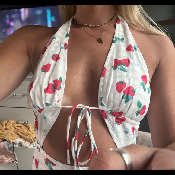 beginning boutique strawberry dress - Picture 5 of 5